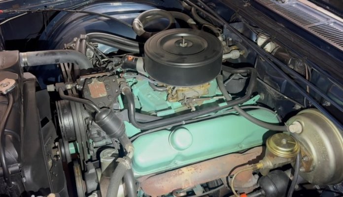 1965-chrysler-300l-with-rare-surprise-inside-springs-back-to-life-after-years-in-storage_8.jpg