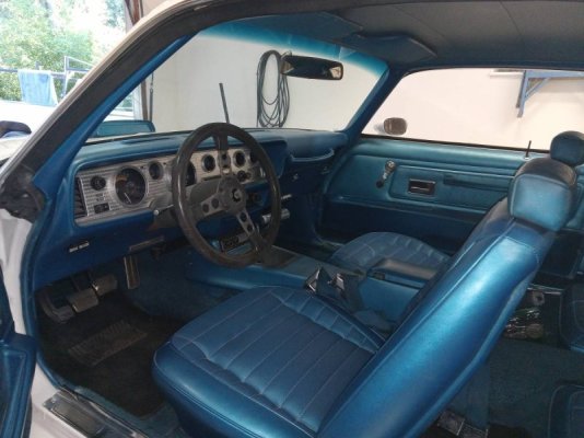 brave-guy-picked-up-1970-trans-am-after-original-owner-passed-parked-since-1990_2.jpg