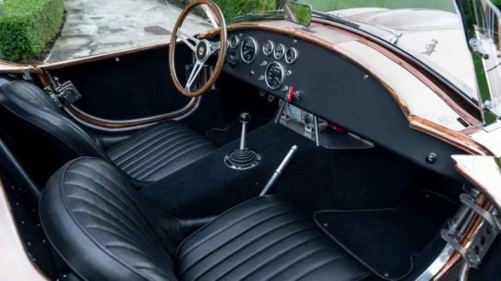 1965-Shelby-Cobra-CSX4000-Series-Roadster-Interior-001-1024x576.jpg