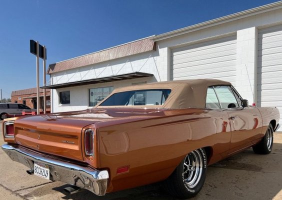1969-plymouth-road-runner-flexes-rare-feature-nasty-surprise-under-the-hood_2.jpg
