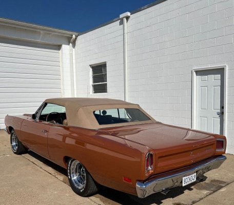 1969-plymouth-road-runner-flexes-rare-feature-nasty-surprise-under-the-hood_6.jpg