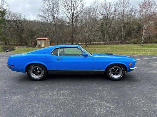 owner-sells-a-1970-mustang-mach-1-428-cobra-jet-grabber-blue-specimen-needs-nothing_11.jpg