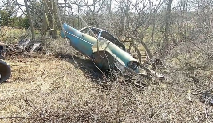 man-finds-hopeless-1958-chrysler-new-yorker-in-a-ditch-decides-to-save-it-anyway-250448_1.jpg