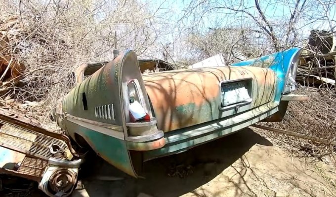 man-finds-hopeless-1958-chrysler-new-yorker-in-a-ditch-decides-to-save-it-anyway_3.jpg