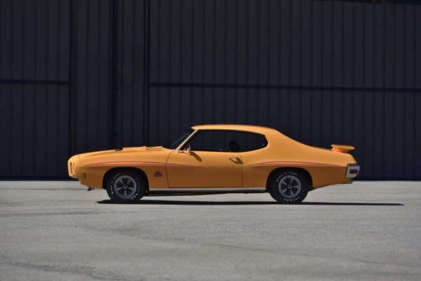 orbit-orange-1970-pontiac-gto-judge-has-canadian-papers-matching-ram-air-iii_5.jpg