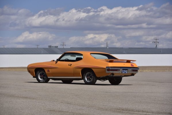 orbit-orange-1970-pontiac-gto-judge-has-canadian-papers-matching-ram-air-iii_1.jpg