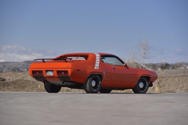 torred-1971-plymouth-road-runner-doesn-t-need-a-426-hemi-to-shine-250538_1.jpg
