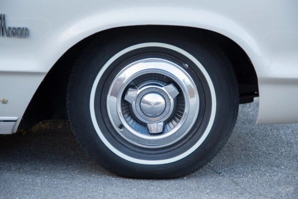 1965-Dodge-Monaco-Art-Speed-wheel-cover.jpeg