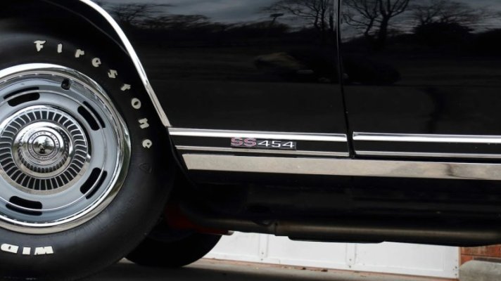 1970-Chevrolet-Monte-Carlo-SS-Mecum-Auctions-F128-SS454-rocker-badge.jpeg