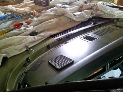 Windshield clips 2.jpg Windshield clips 2.jpg