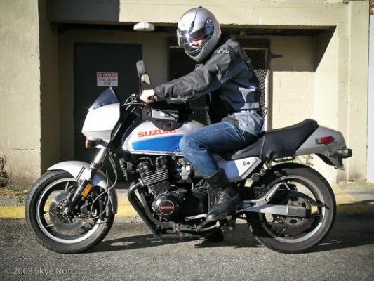 1983_Suzuki_MC_GS750E_Silver_Blue_000.jpg