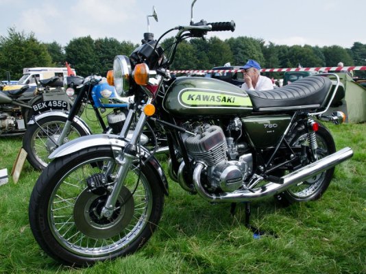 Kawasaki_H2_Mach_IV_(1974)_-_9842534146.jpg