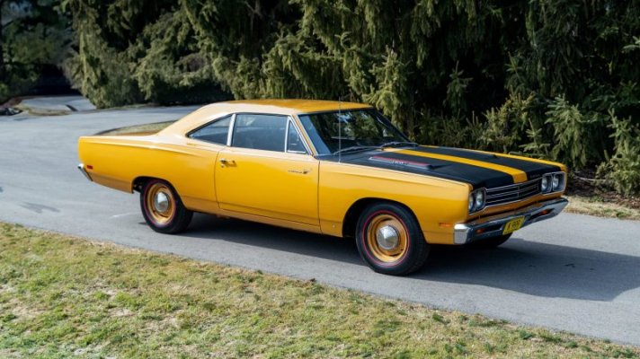 1969-plymouth-hemi-road-runner-with-special-order-feature-sets-record-at-auction-251537_1.jpg