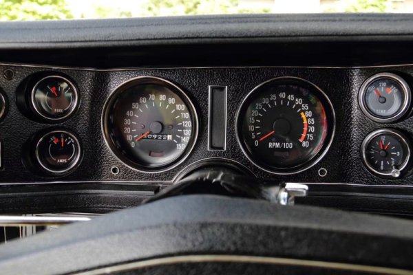 1970-Chevrolet-Camaro-RS-Z28-Citrus-Green-Mecum-Auctions-F198-instrument-panel.jpeg