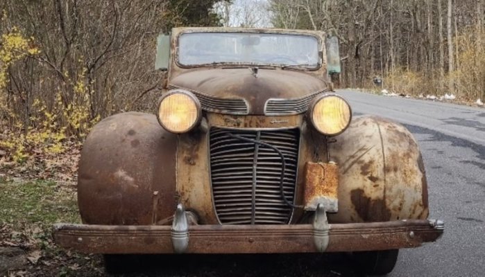 hoarder-kept-rare-chrysler-nobody-knew-existed-70-years-later-the-engine-fires-right-up_5.jpg