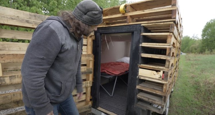 passionate-camper-executes-most-covert-diy-build-ever-the-fbi-is-surely-watching_2.jpg