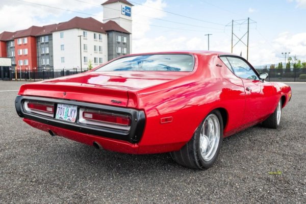 would-you-man-up-to-this-restored-1972-dodge-charger-with-a-magnificent-v8_6.jpg