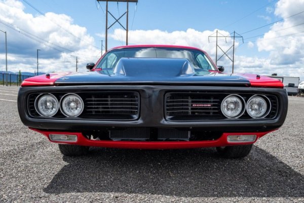 would-you-man-up-to-this-restored-1972-dodge-charger-with-a-magnificent-v8_1.jpg