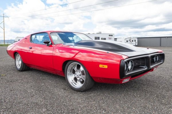 would-you-man-up-to-this-restored-1972-dodge-charger-with-a-magnificent-v8-252202_1.jpg