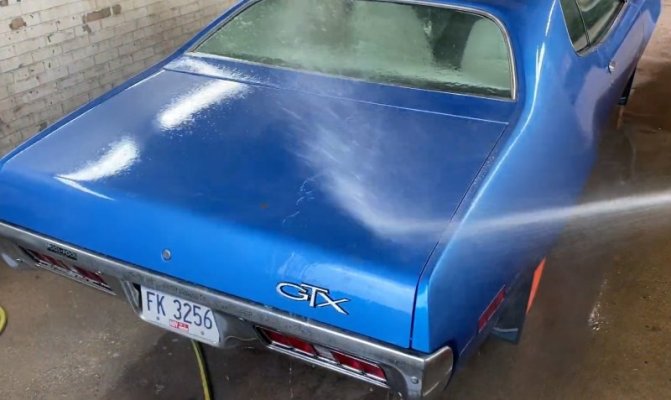 unrestored-survivor-1971-plymouth-gtx-gets-first-wash-after-37-years-in-storage_10.jpg