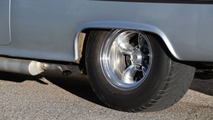 002-1955-chevy-gasser-rear-wheel-opening-silver.jpg