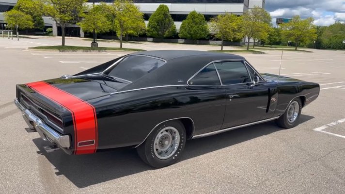 ultra-rare-1970-dodge-charger-r-t-se-is-a-fully-fledged-survivor-with-a-tiny-secret_4.jpg