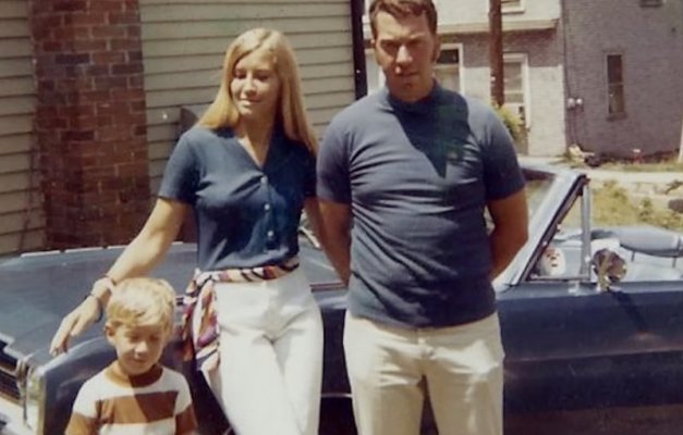 mom-and-dad-buy-rare-1968-dodge-dart-sell-it-and-find-it-in-the-woods-40-years-later_10.jpg