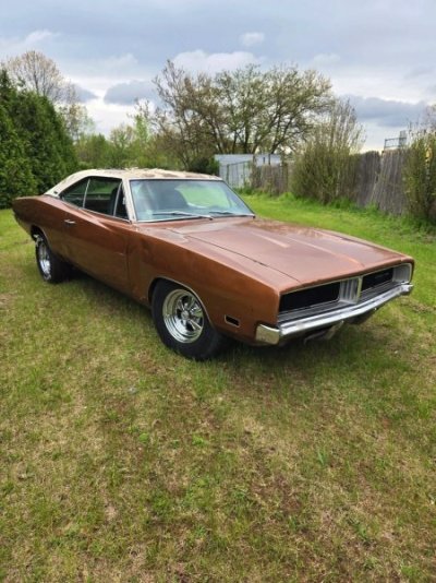 this-dodge-charger-has-been-sitting-for-46-years-and-the-owner-says-it-s-a-good-thing-252569_1.jpg