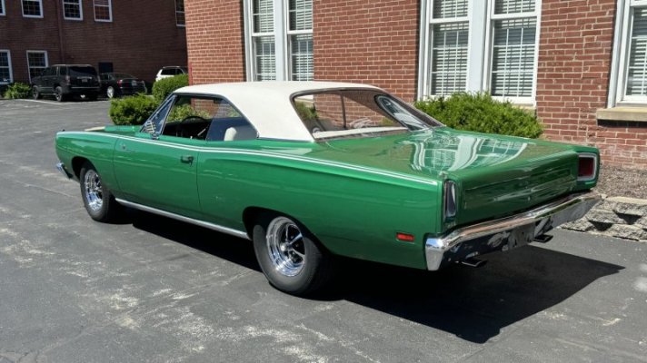 1969-plymouth-road-runner-with-rare-special-order-color-is-up-for-grabs_4.jpg