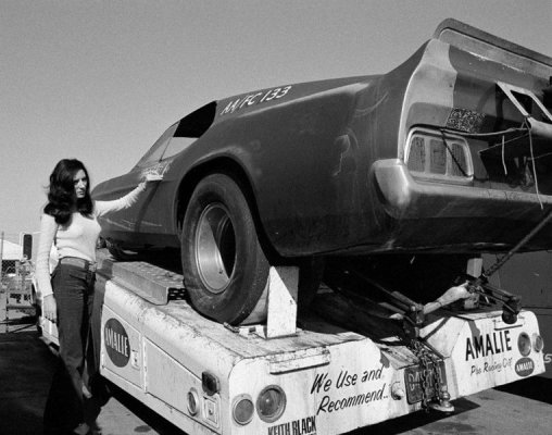 Shirley Muldowney with her Rig.jpg