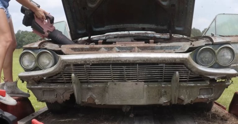 1965-ford-thunderbird-is-opened-for-the-first-time-in-40-years-this-is-what-owners-find_15.jpg