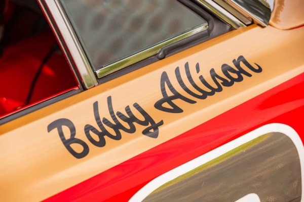 bobby-allison-s-1969-dodge-hemi-daytona-is-up-for-grabs-aims-for-1-million_5.jpg