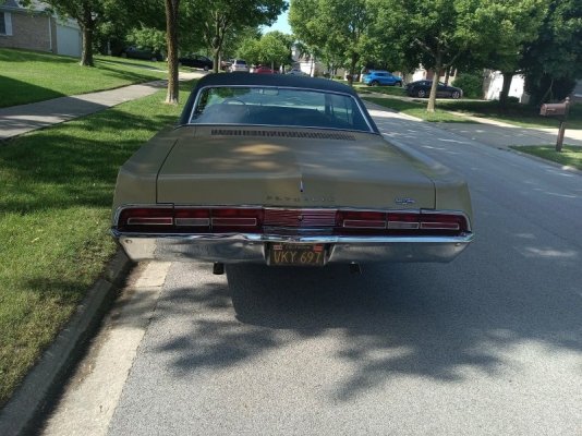 father-cared-for-this-plymouth-sport-fury-for-56-years-car-goes-from-suburb-to-auction_7.jpg