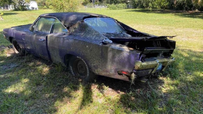 this-1969-dodge-charger-is-literally-a-rust-bucket-still-getting-so-much-love_16.jpg