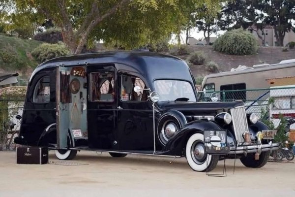 1937 Packard motor home.jpg