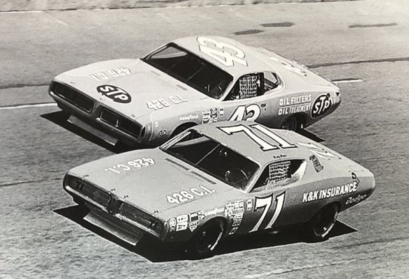 petty baker 1973 daytona 500.jpg