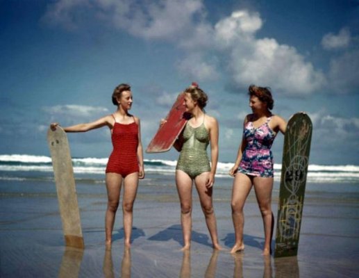 Ladies surfing, 1943.jpg