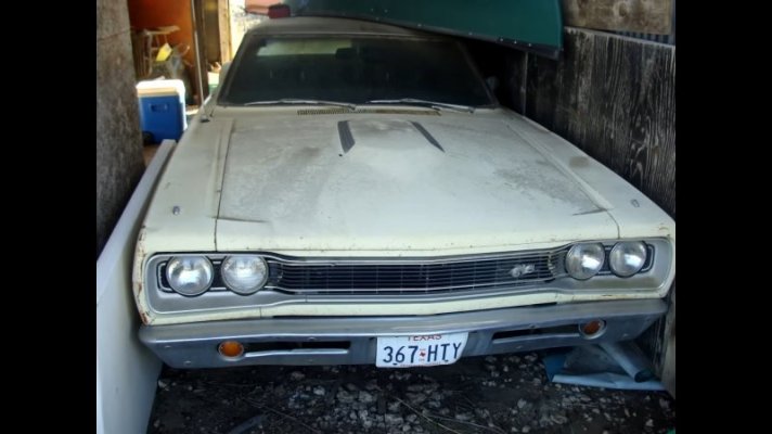 1969-dodge-super-bee-sat-in-barn-27-years-rides-again-scars-and-soul-intact_8.jpg