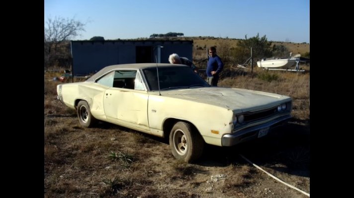 1969-dodge-super-bee-sat-in-barn-27-years-rides-again-scars-and-soul-intact_19.jpg