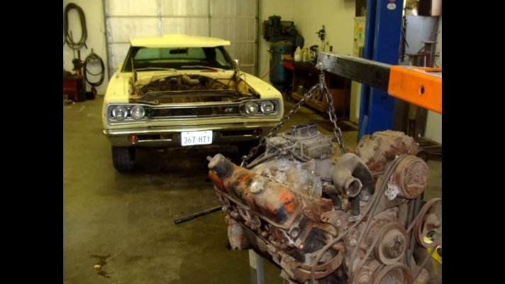1969-dodge-super-bee-sat-in-barn-27-years-rides-again-scars-and-soul-intact_89.jpg