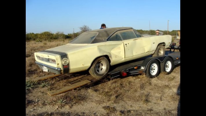1969-dodge-super-bee-sat-in-barn-27-years-rides-again-scars-and-soul-intact-254047_1.jpg