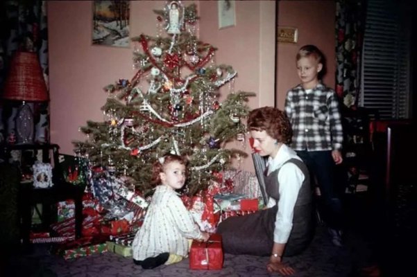 1950's christmas morning.jpg