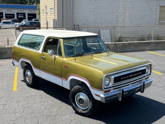 1974-half-door-survivor-is-the-only-plymouth-suv-ever-i-dare-you-to-find-another_18.jpg