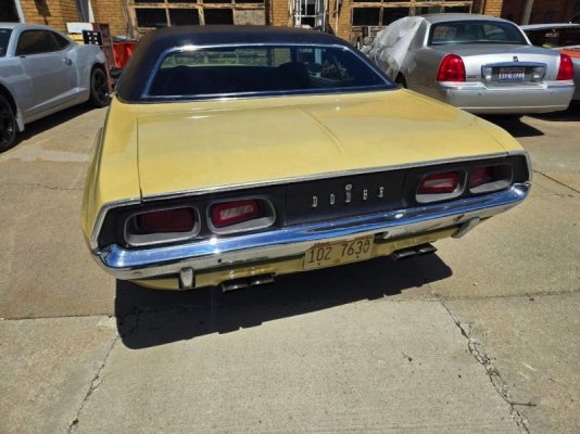 this-1972-dodge-challenger-hopes-to-find-a-new-owner-without-answering-the-big-questions-25414...jpg