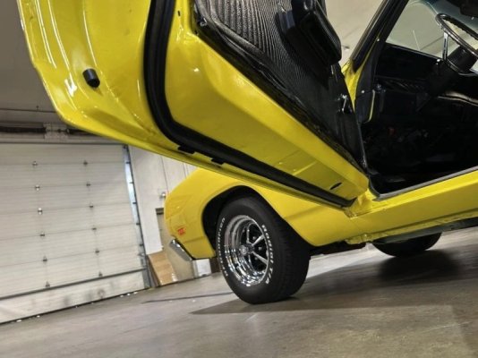 dealer-sells-a-1969-dodge-super-bee-that-s-only-one-letter-away-from-total-perfection_14.jpg
