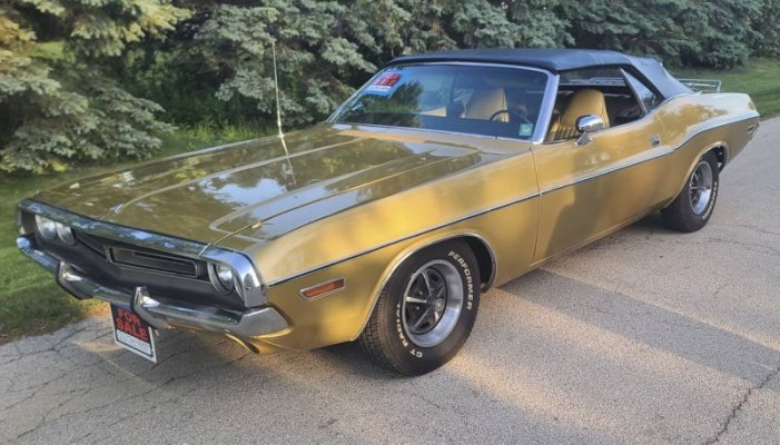 owner-decides-to-sell-his-dodge-challenger-after-34-years-all-original-with-one-exception_3.jpg