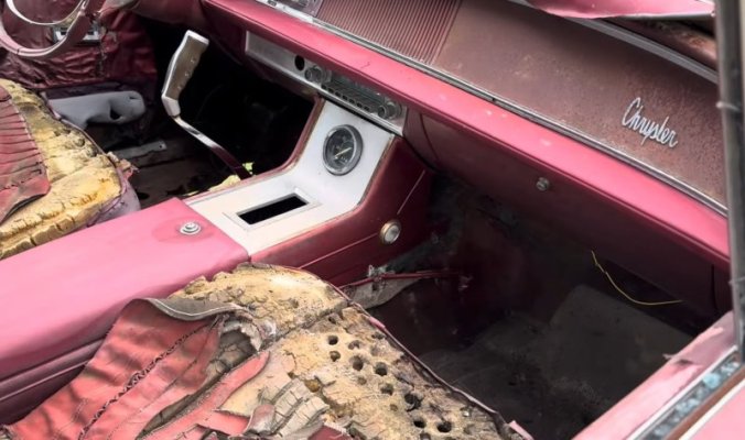 abandoned-1963-chrysler-300j-with-ultra-rare-feature-may-be-the-last-of-its-kind_12.jpg