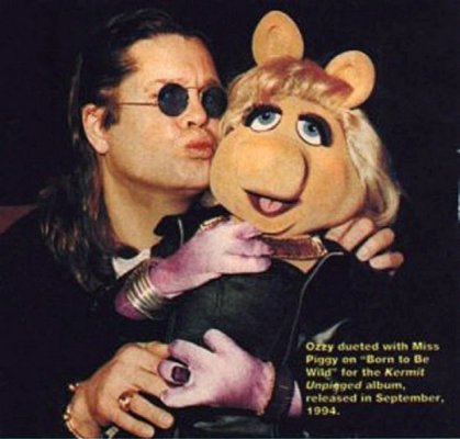 Ozzy Osbourne Kiss Miss Piggy.jpg