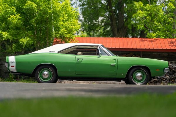 1969-dodge-hemi-charger-r-t-automatic-with-rare-feature-sells-for-record-price_2.jpg