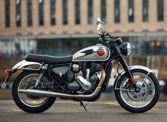 bsa-goldstar-650-full-jpg.jpg